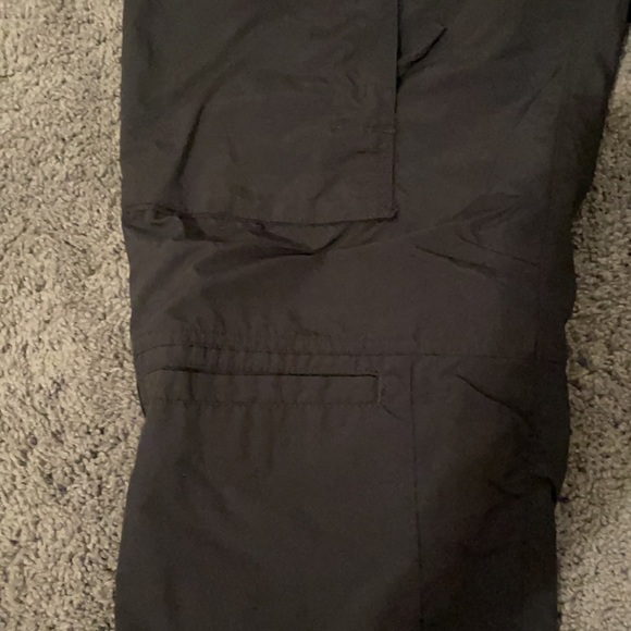 UO exclusive navy cargo pants with pockets. 💙 - Picture 3 of 4